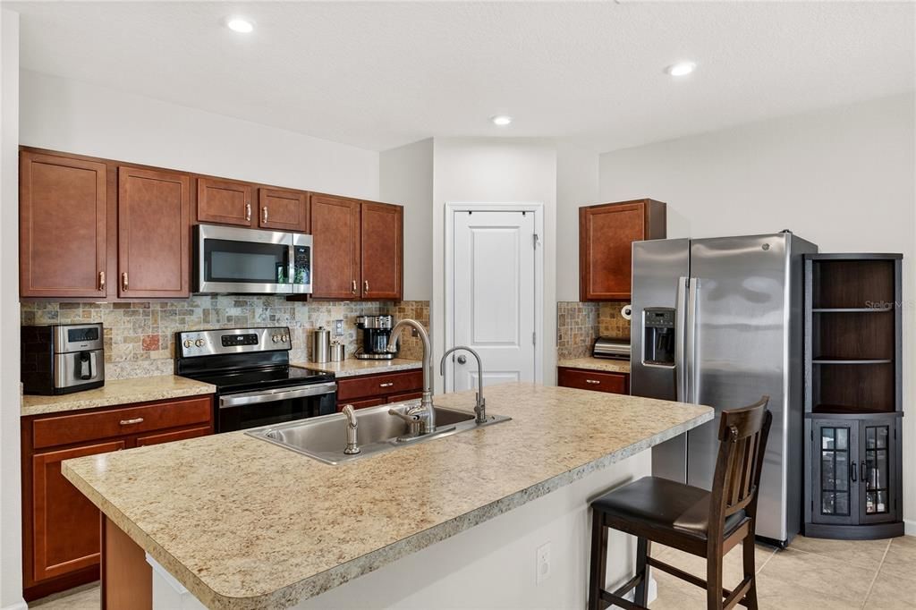 For Sale: $325,000 (4 beds, 2 baths, 1708 Square Feet)