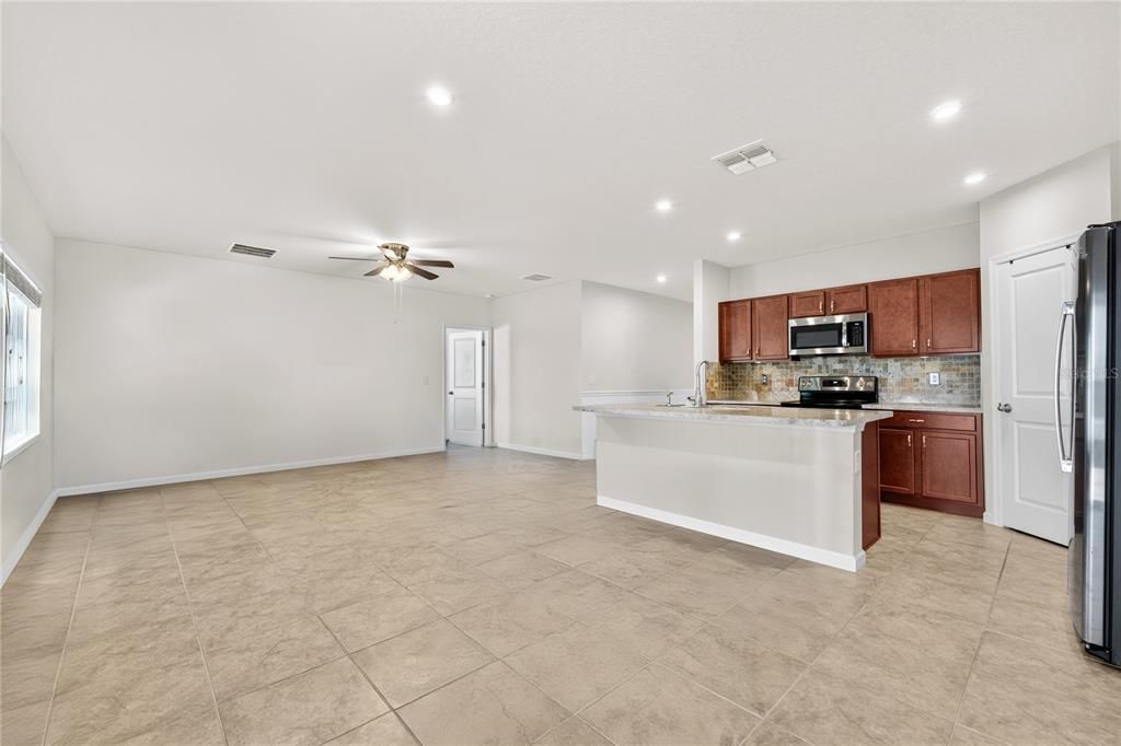 For Sale: $325,000 (4 beds, 2 baths, 1708 Square Feet)