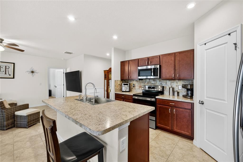 For Sale: $325,000 (4 beds, 2 baths, 1708 Square Feet)