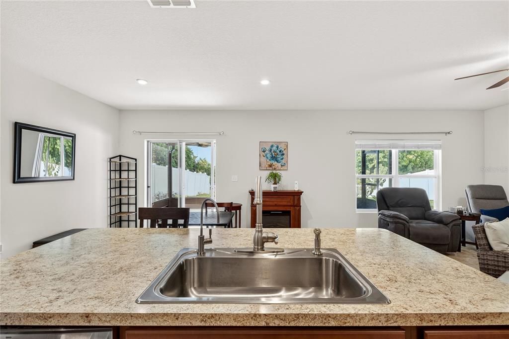 For Sale: $325,000 (4 beds, 2 baths, 1708 Square Feet)