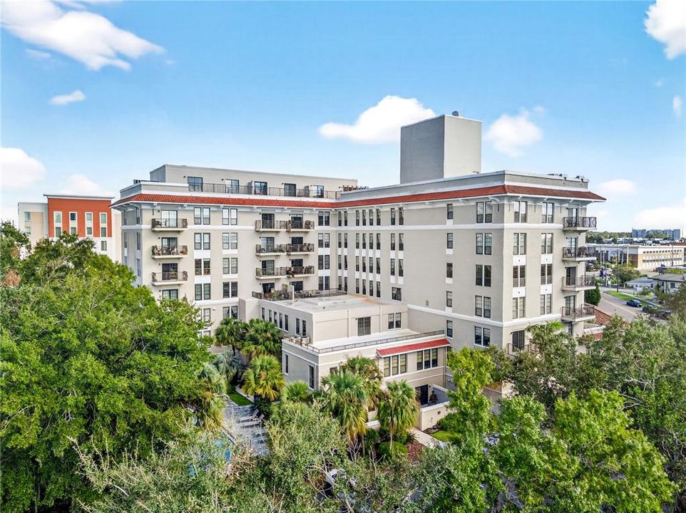 待售: $140,000 (1 贝兹, 1 浴室, 714 平方英尺)