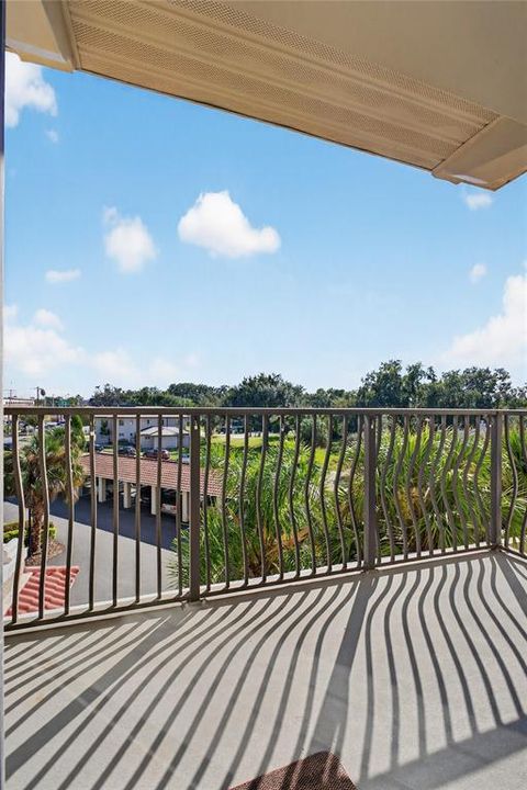 待售: $140,000 (1 贝兹, 1 浴室, 714 平方英尺)