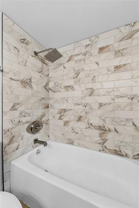 待售: $140,000 (1 贝兹, 1 浴室, 714 平方英尺)