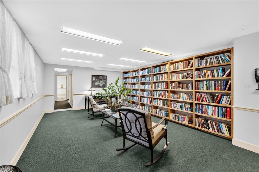 待售: $140,000 (1 贝兹, 1 浴室, 714 平方英尺)