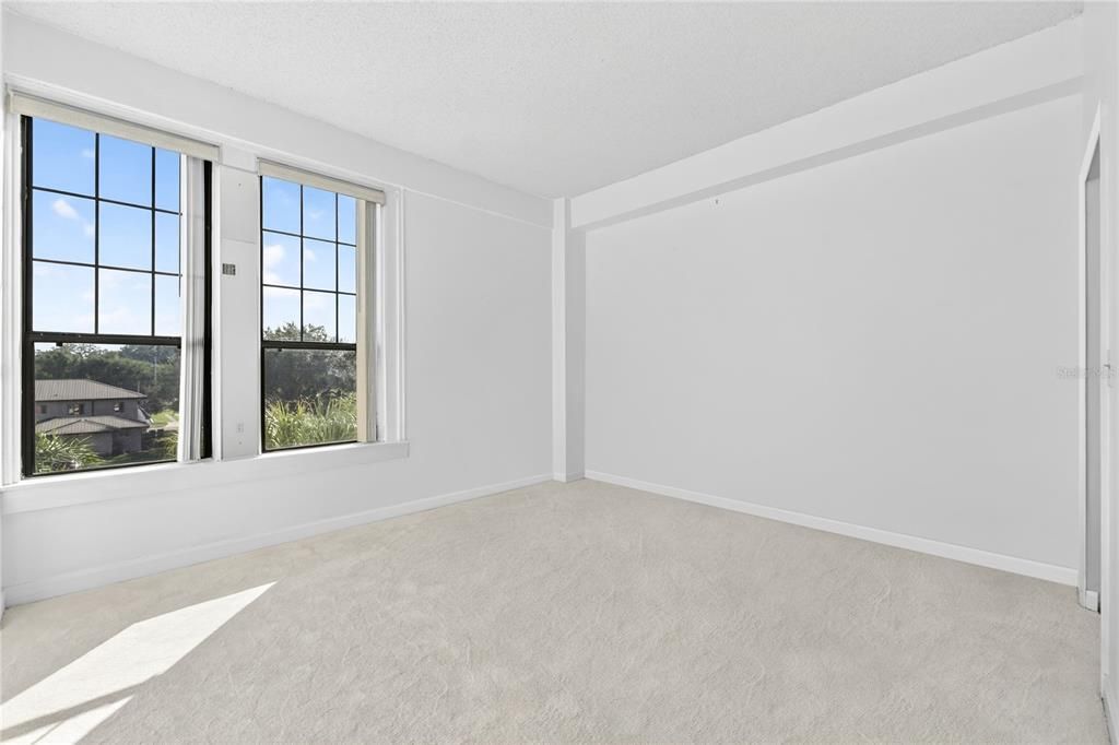 待售: $140,000 (1 贝兹, 1 浴室, 714 平方英尺)