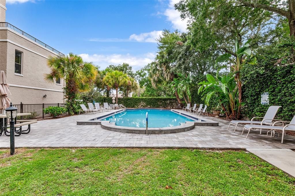 待售: $140,000 (1 贝兹, 1 浴室, 714 平方英尺)