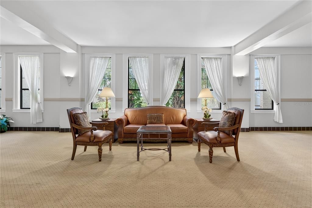 待售: $140,000 (1 贝兹, 1 浴室, 714 平方英尺)