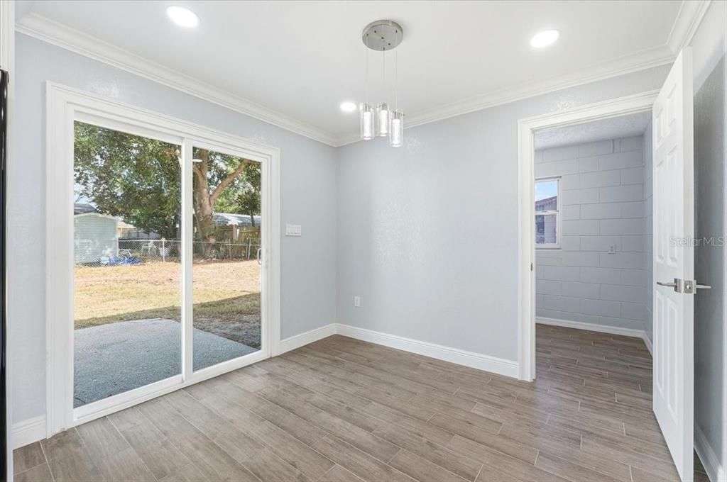 For Sale: $280,000 (4 beds, 2 baths, 1177 Square Feet)