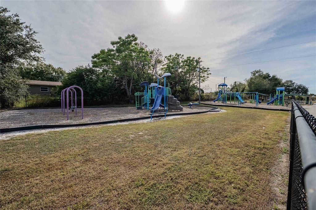 For Sale: $280,000 (4 beds, 2 baths, 1177 Square Feet)