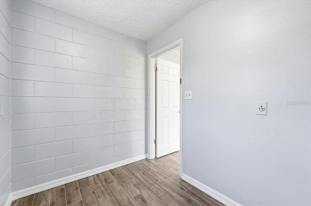 For Sale: $280,000 (4 beds, 2 baths, 1177 Square Feet)