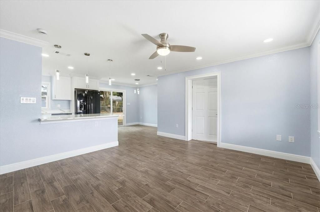 For Sale: $280,000 (4 beds, 2 baths, 1177 Square Feet)