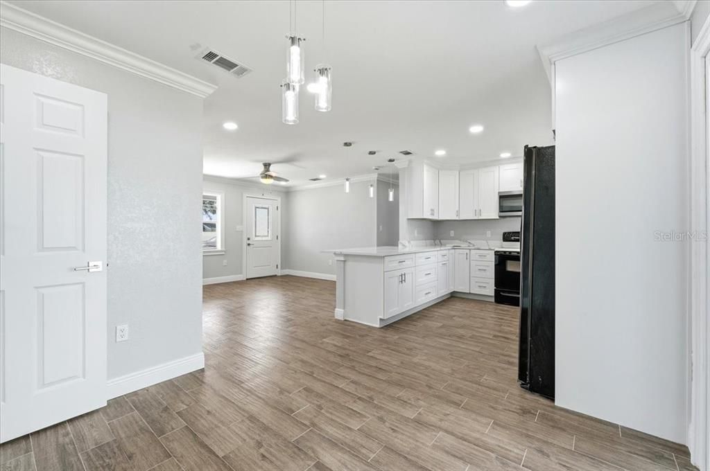 For Sale: $280,000 (4 beds, 2 baths, 1177 Square Feet)