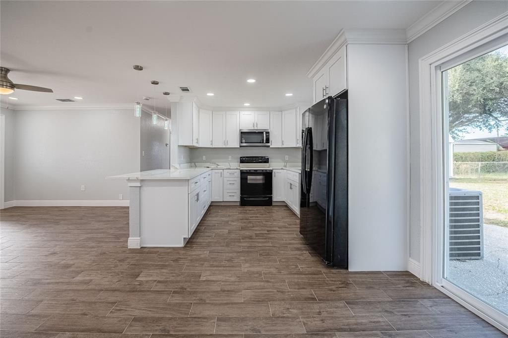 For Sale: $280,000 (4 beds, 2 baths, 1177 Square Feet)