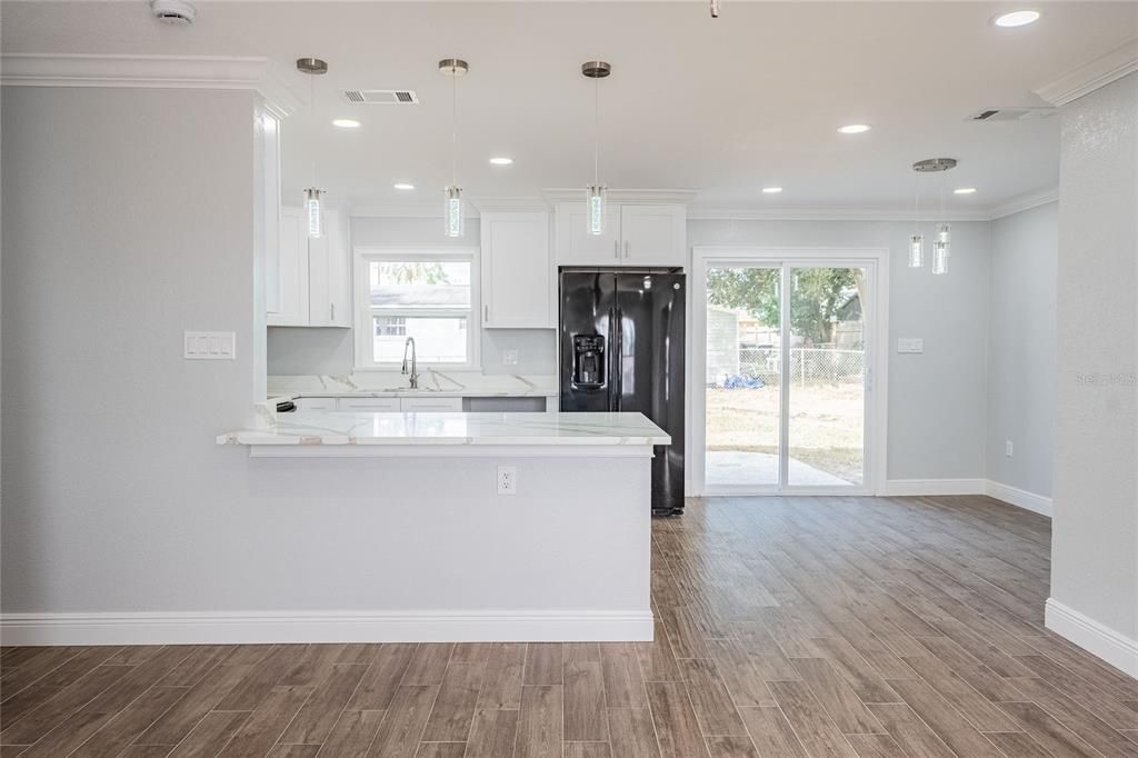 For Sale: $280,000 (4 beds, 2 baths, 1177 Square Feet)