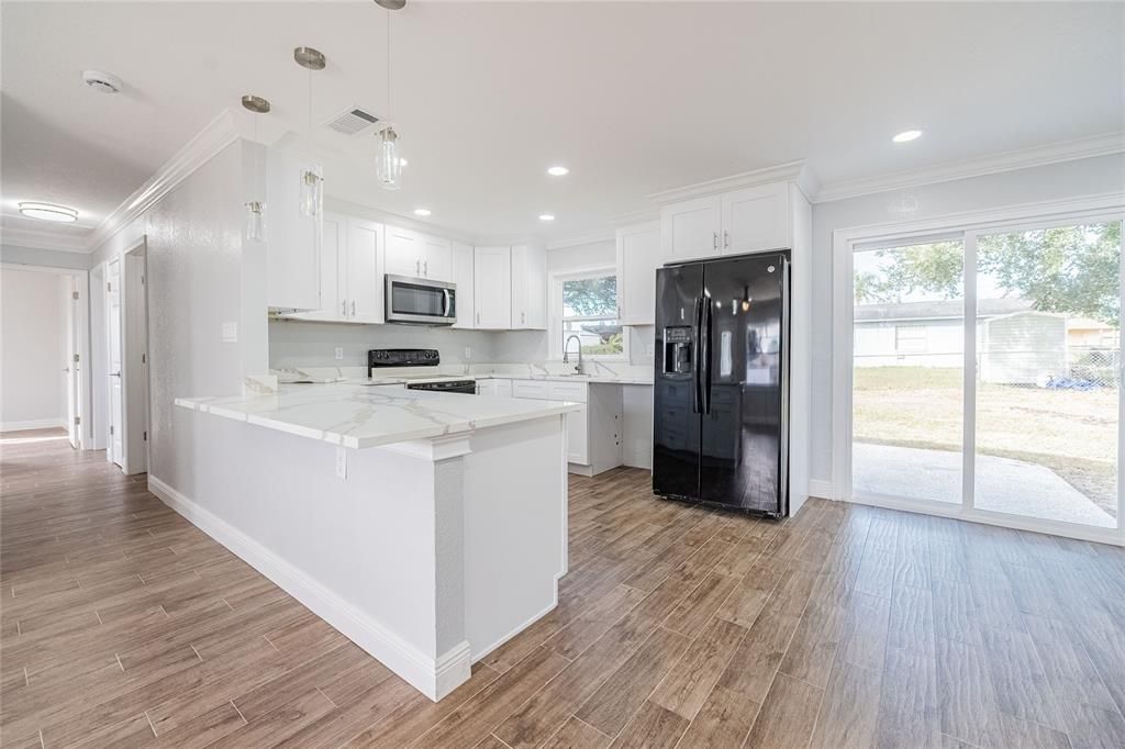 For Sale: $280,000 (4 beds, 2 baths, 1177 Square Feet)