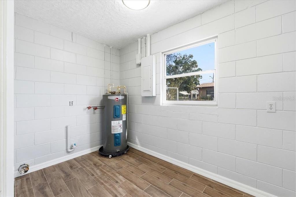 For Sale: $280,000 (4 beds, 2 baths, 1177 Square Feet)