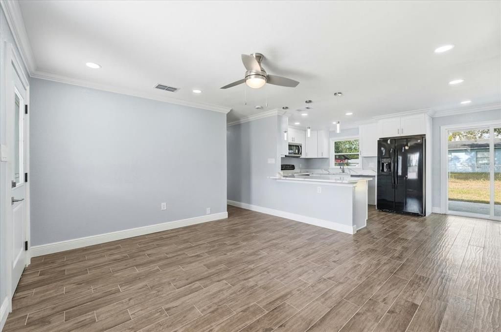 For Sale: $280,000 (4 beds, 2 baths, 1177 Square Feet)