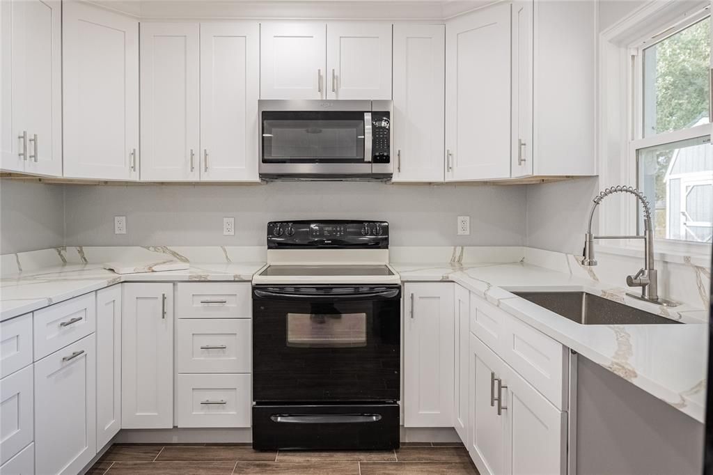 For Sale: $280,000 (4 beds, 2 baths, 1177 Square Feet)