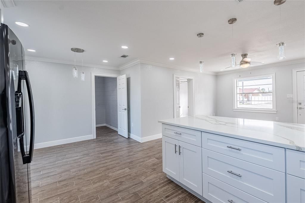 For Sale: $280,000 (4 beds, 2 baths, 1177 Square Feet)