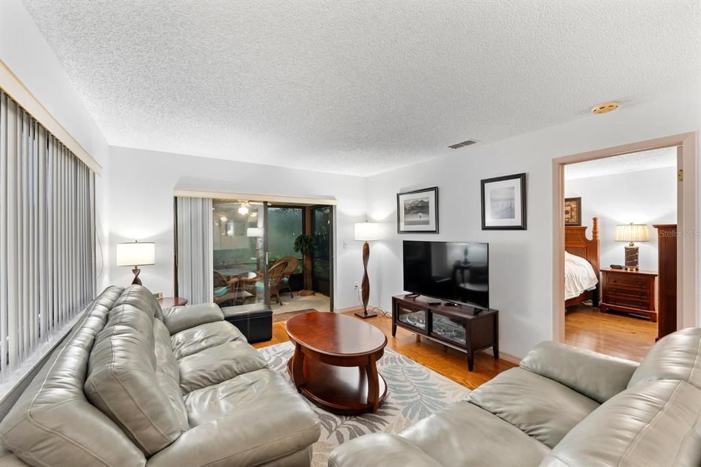 Под контрактом: $162,900 (2 спален, 2 ванн, 1144 Квадратных фут)