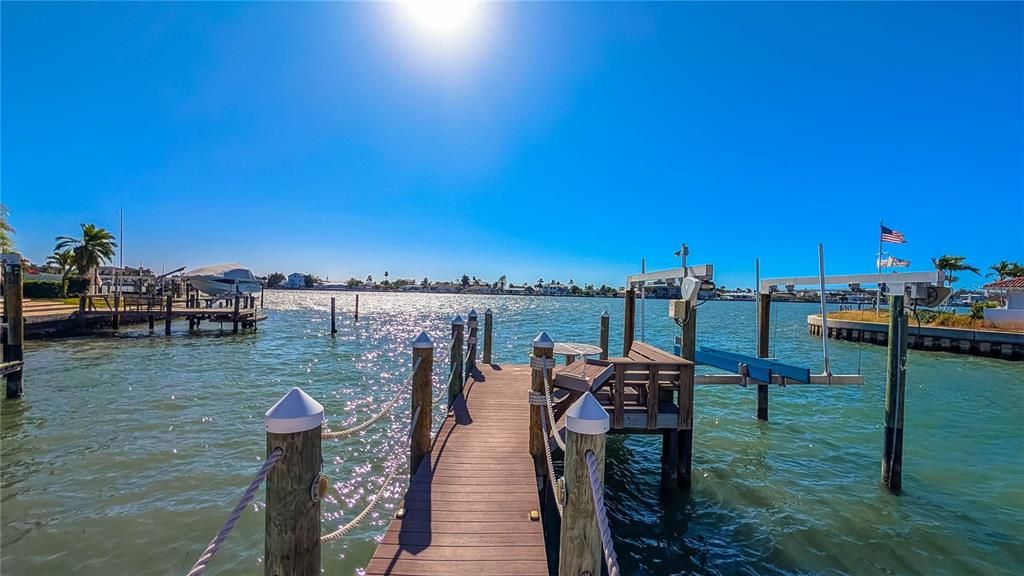 For Sale: $1,300,000 (3 beds, 2 baths, 2165 Square Feet)