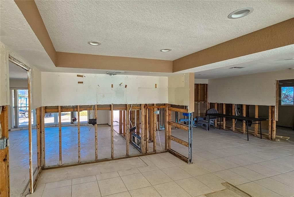 For Sale: $1,300,000 (3 beds, 2 baths, 2165 Square Feet)