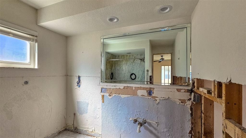 For Sale: $1,300,000 (3 beds, 2 baths, 2165 Square Feet)