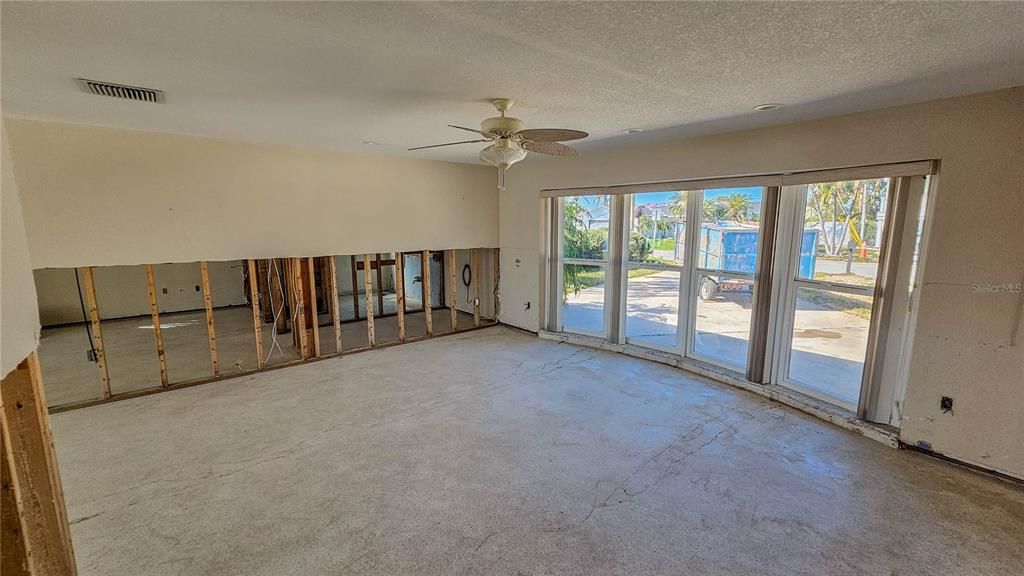 For Sale: $1,300,000 (3 beds, 2 baths, 2165 Square Feet)