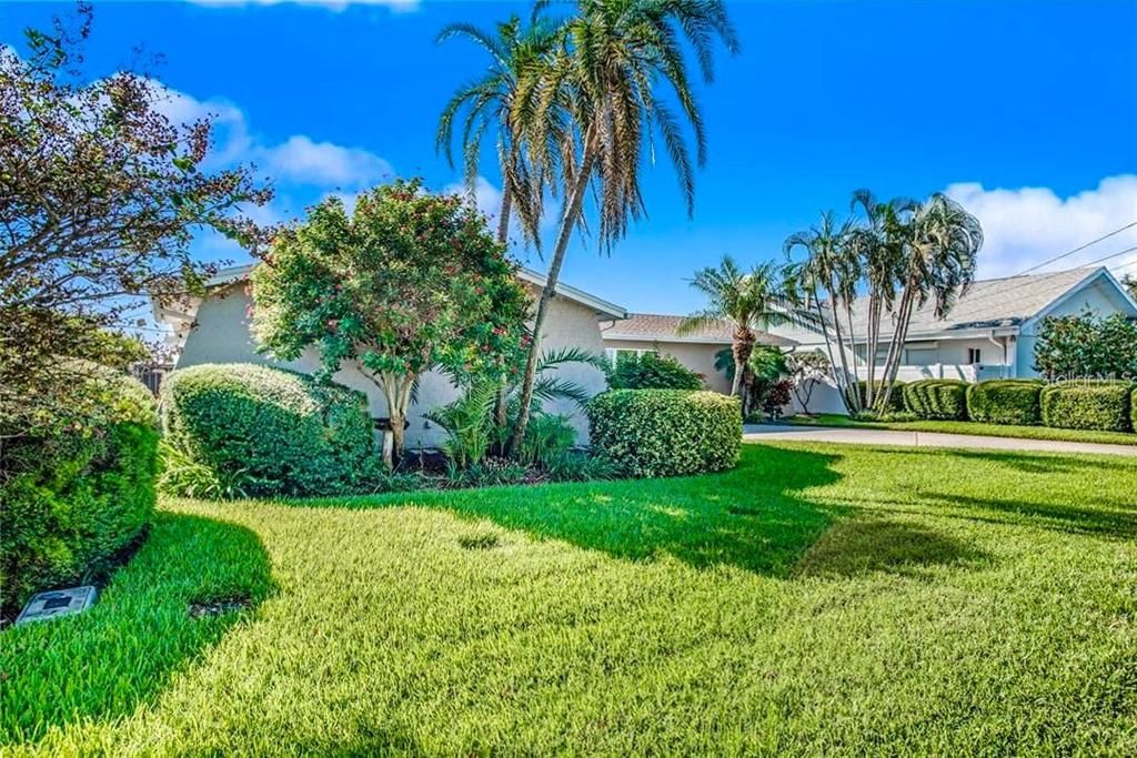 For Sale: $1,300,000 (3 beds, 2 baths, 2165 Square Feet)