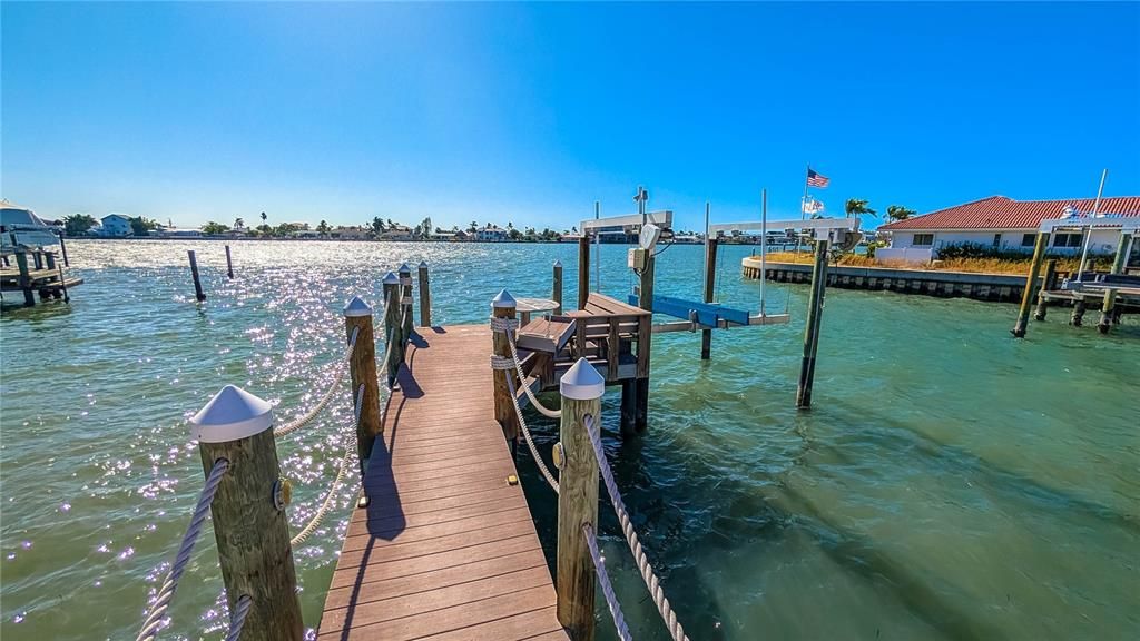 For Sale: $1,300,000 (3 beds, 2 baths, 2165 Square Feet)