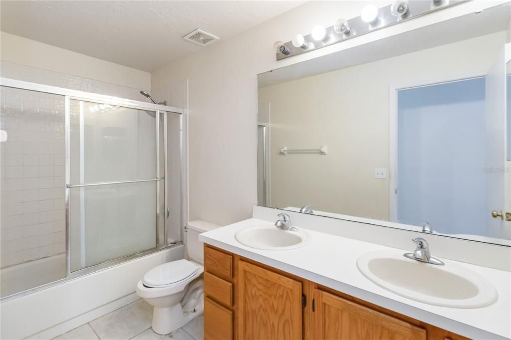 Active With Contract: $400,000 (4 beds, 2 baths, 1910 Square Feet)