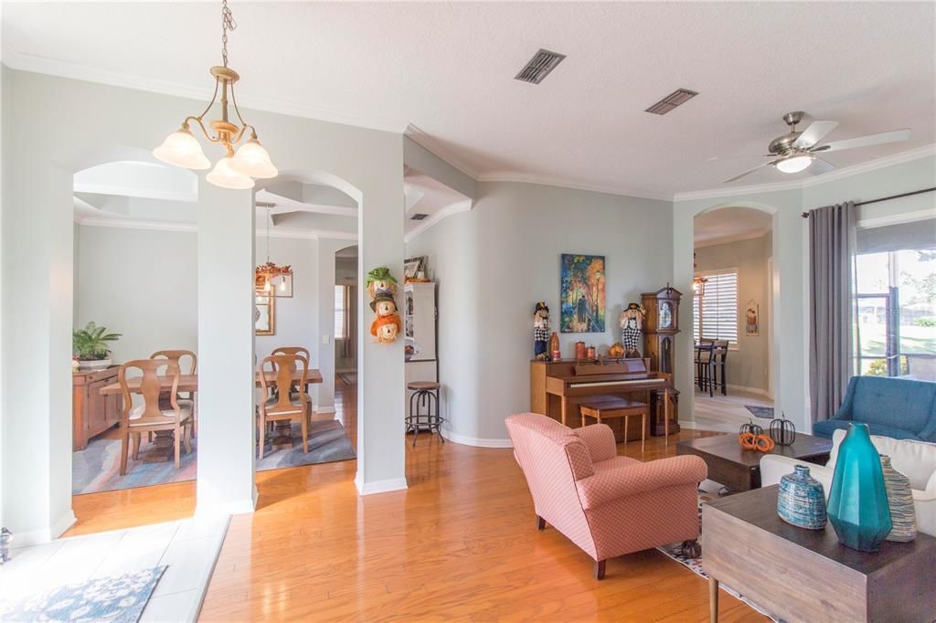 For Sale: $529,900 (4 beds, 3 baths, 2097 Square Feet)