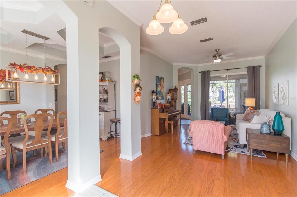 For Sale: $529,900 (4 beds, 3 baths, 2097 Square Feet)