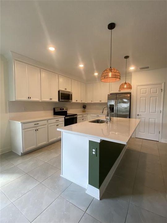 For Sale: $405,000 (3 beds, 2 baths, 1918 Square Feet)