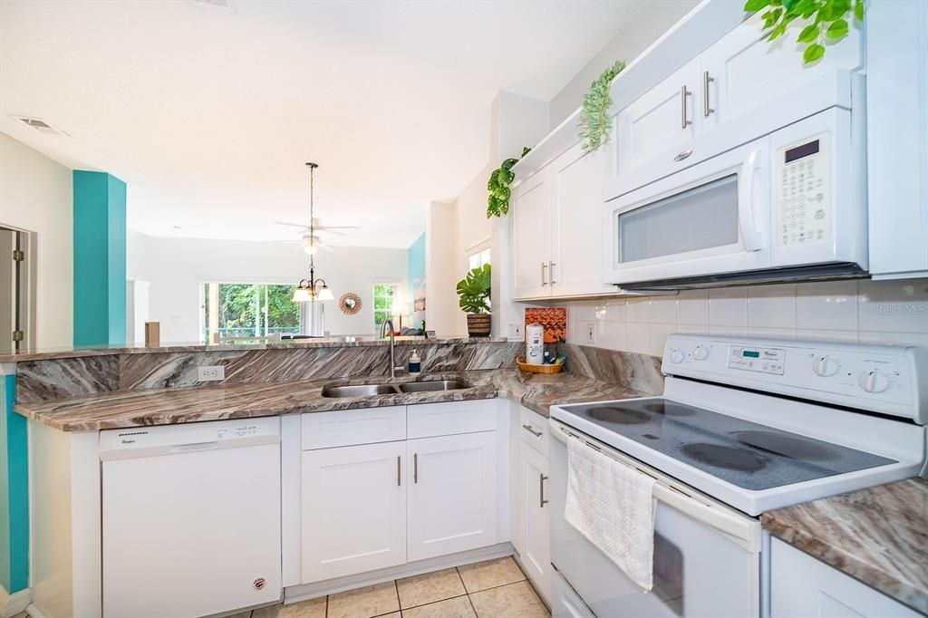 For Sale: $285,000 (3 beds, 2 baths, 1277 Square Feet)
