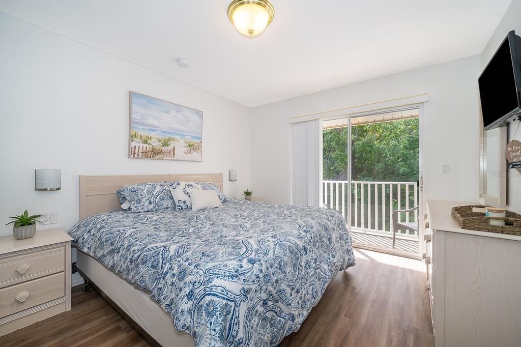 For Sale: $285,000 (3 beds, 2 baths, 1277 Square Feet)