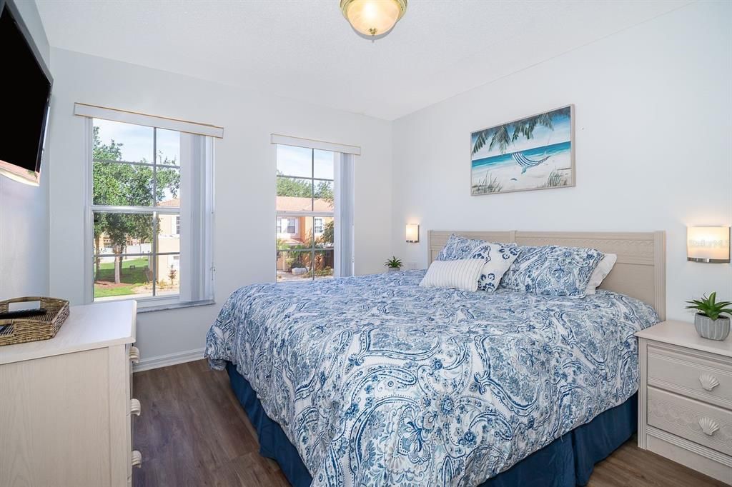 For Sale: $285,000 (3 beds, 2 baths, 1277 Square Feet)