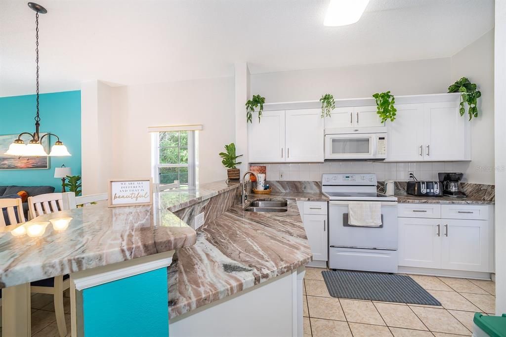 For Sale: $285,000 (3 beds, 2 baths, 1277 Square Feet)