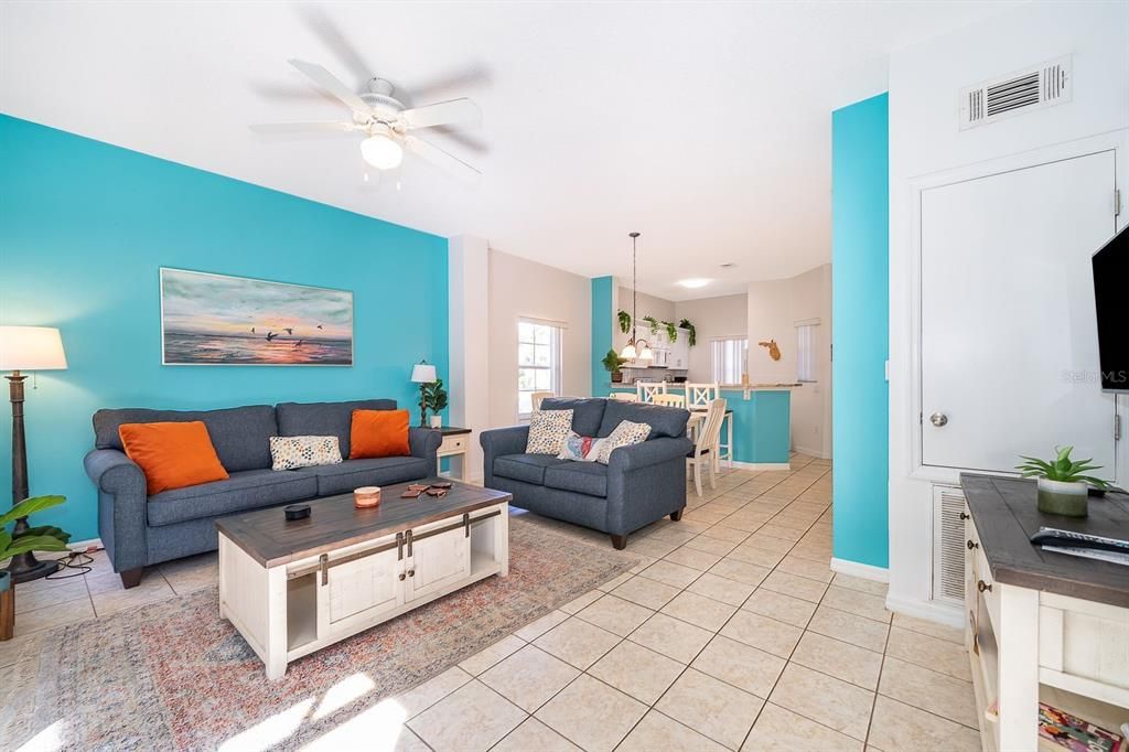 For Sale: $285,000 (3 beds, 2 baths, 1277 Square Feet)