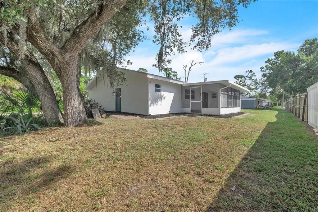 Active With Contract: $265,000 (3 beds, 2 baths, 1395 Square Feet)