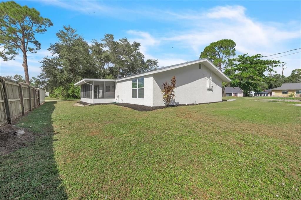 Active With Contract: $265,000 (3 beds, 2 baths, 1395 Square Feet)