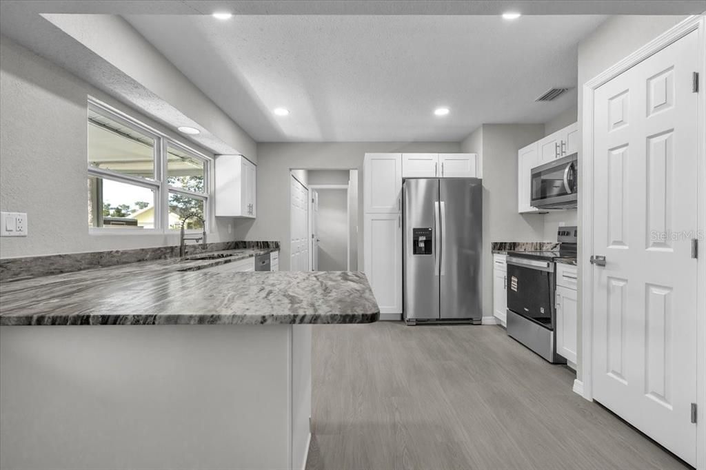 Active With Contract: $265,000 (3 beds, 2 baths, 1395 Square Feet)