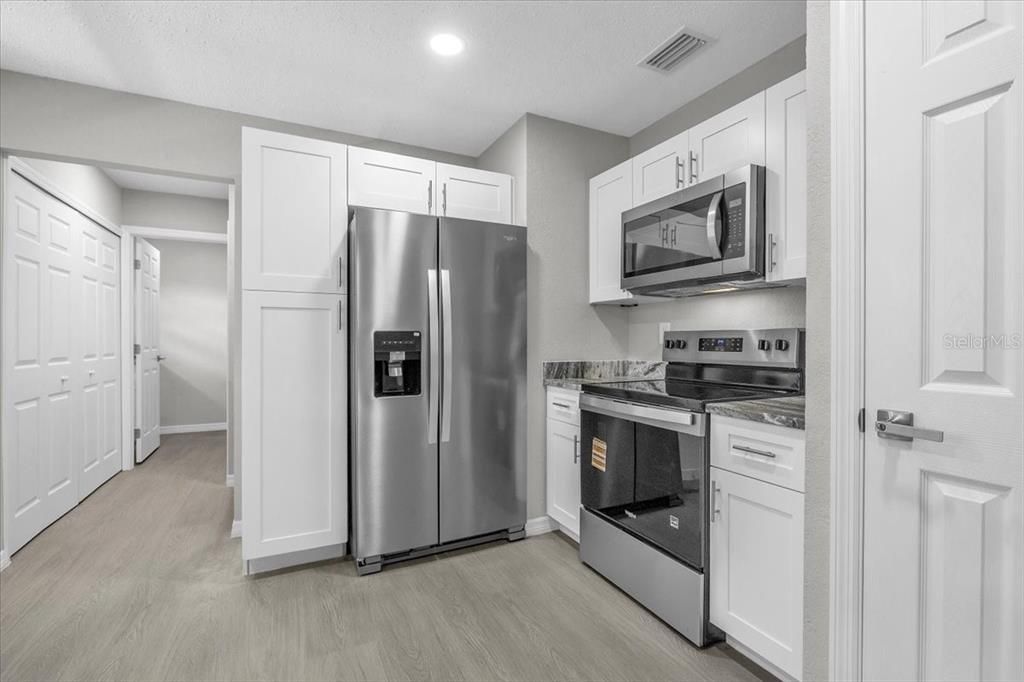 Active With Contract: $265,000 (3 beds, 2 baths, 1395 Square Feet)