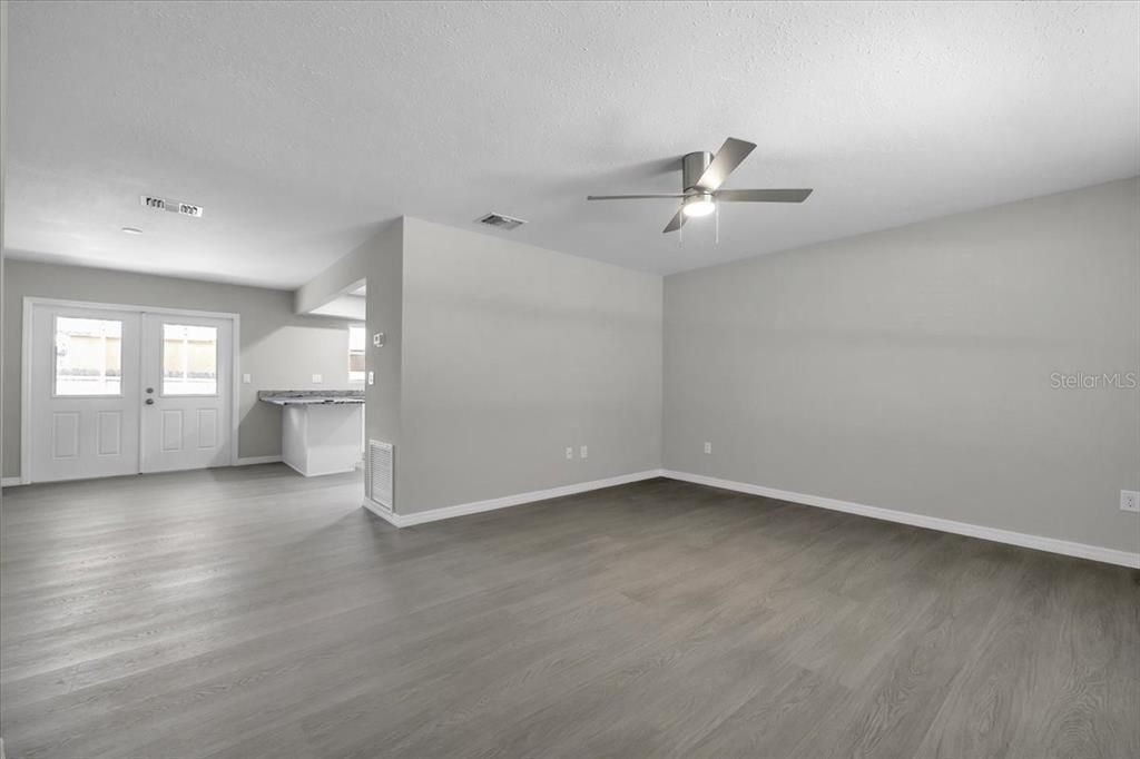 Active With Contract: $265,000 (3 beds, 2 baths, 1395 Square Feet)