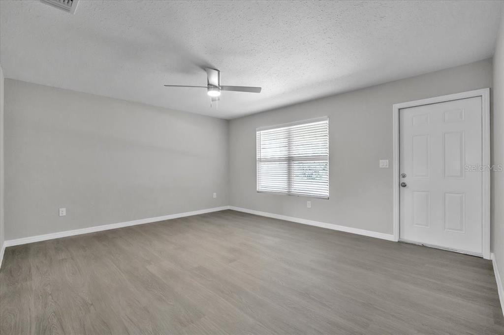 Active With Contract: $265,000 (3 beds, 2 baths, 1395 Square Feet)