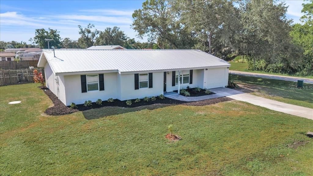 Active With Contract: $265,000 (3 beds, 2 baths, 1395 Square Feet)