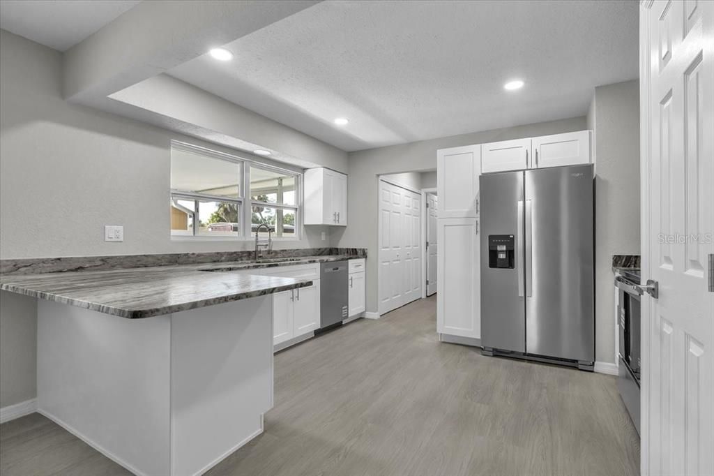 Active With Contract: $265,000 (3 beds, 2 baths, 1395 Square Feet)