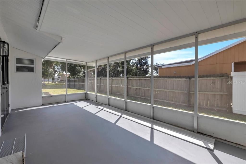 Active With Contract: $265,000 (3 beds, 2 baths, 1395 Square Feet)