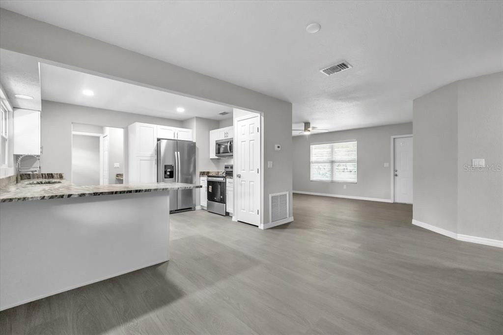 Active With Contract: $265,000 (3 beds, 2 baths, 1395 Square Feet)