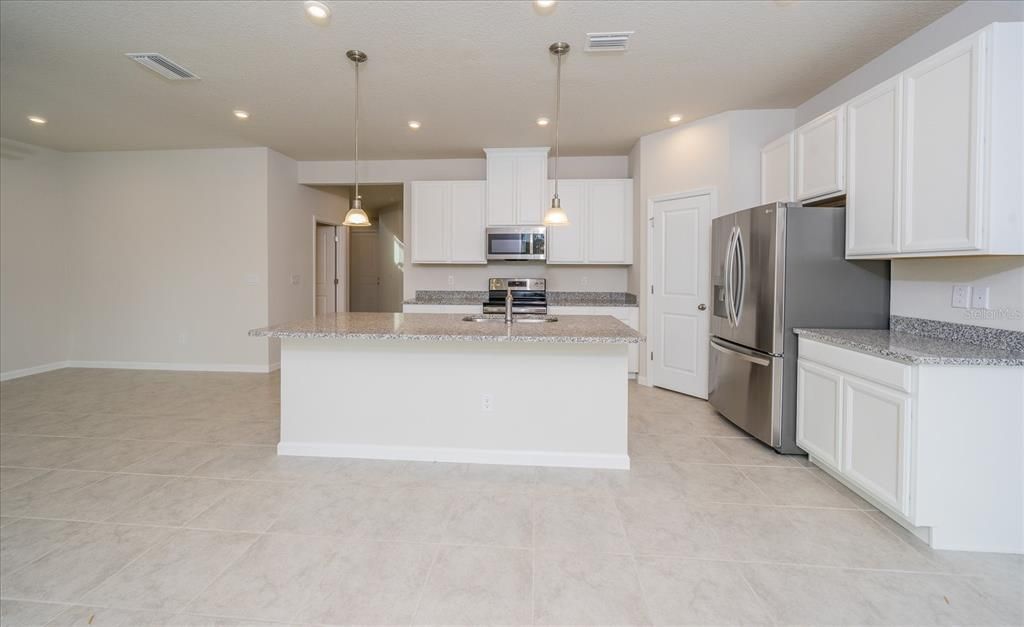 出租: $2,850 (5 贝兹, 3 浴室, 2370 平方英尺)